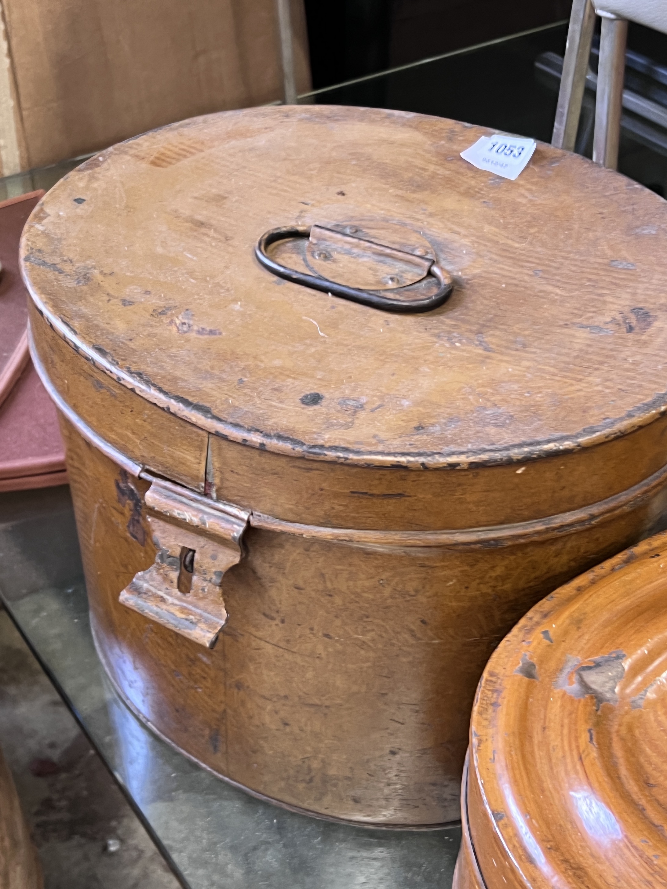 Two Victorian tin hat boxes with simulated grained decoration, largest 40cm
